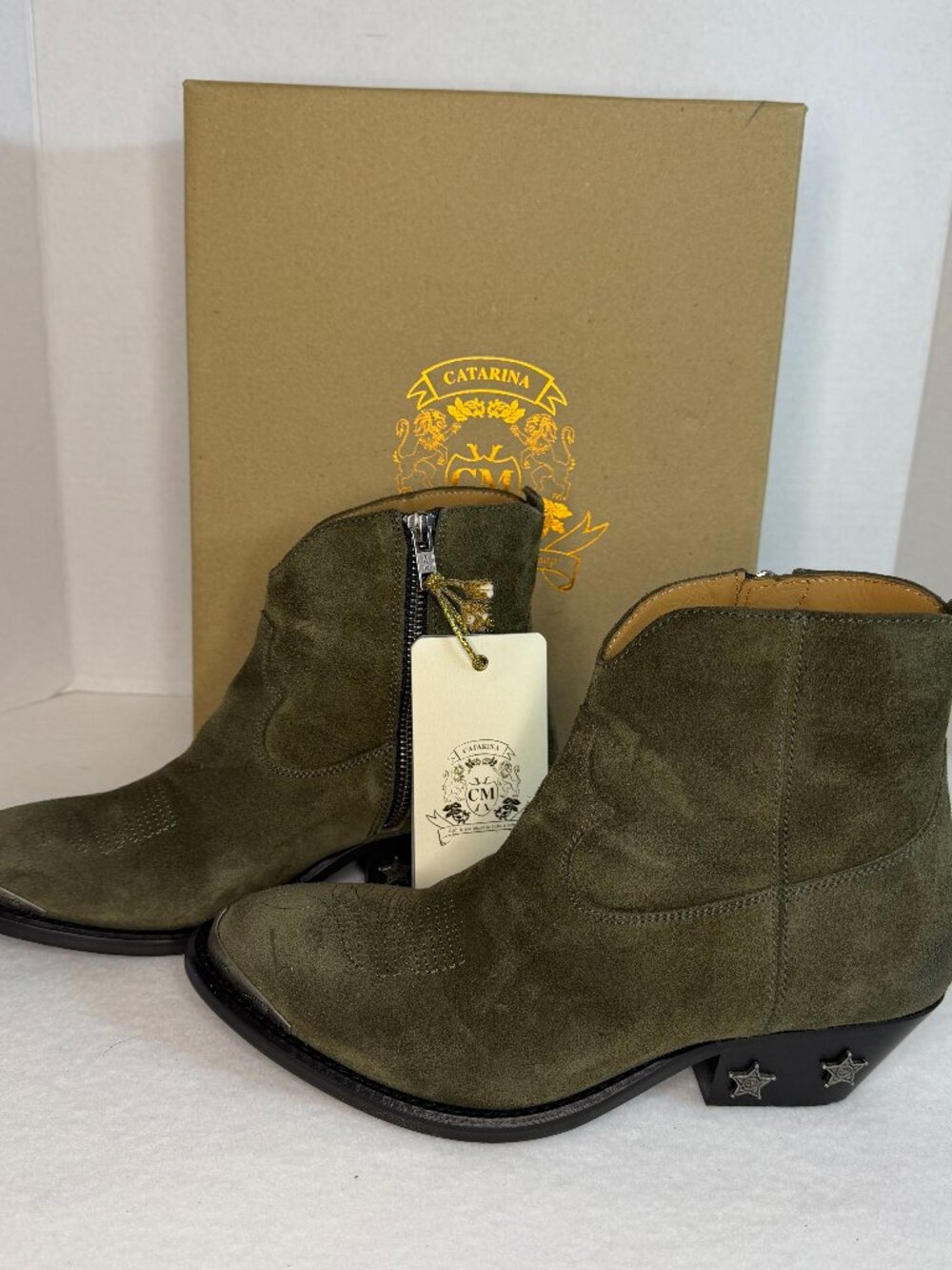Catarina Martins Olive Suede Western Ankle Boots w Star Studded Heel Sz W8,EU 38